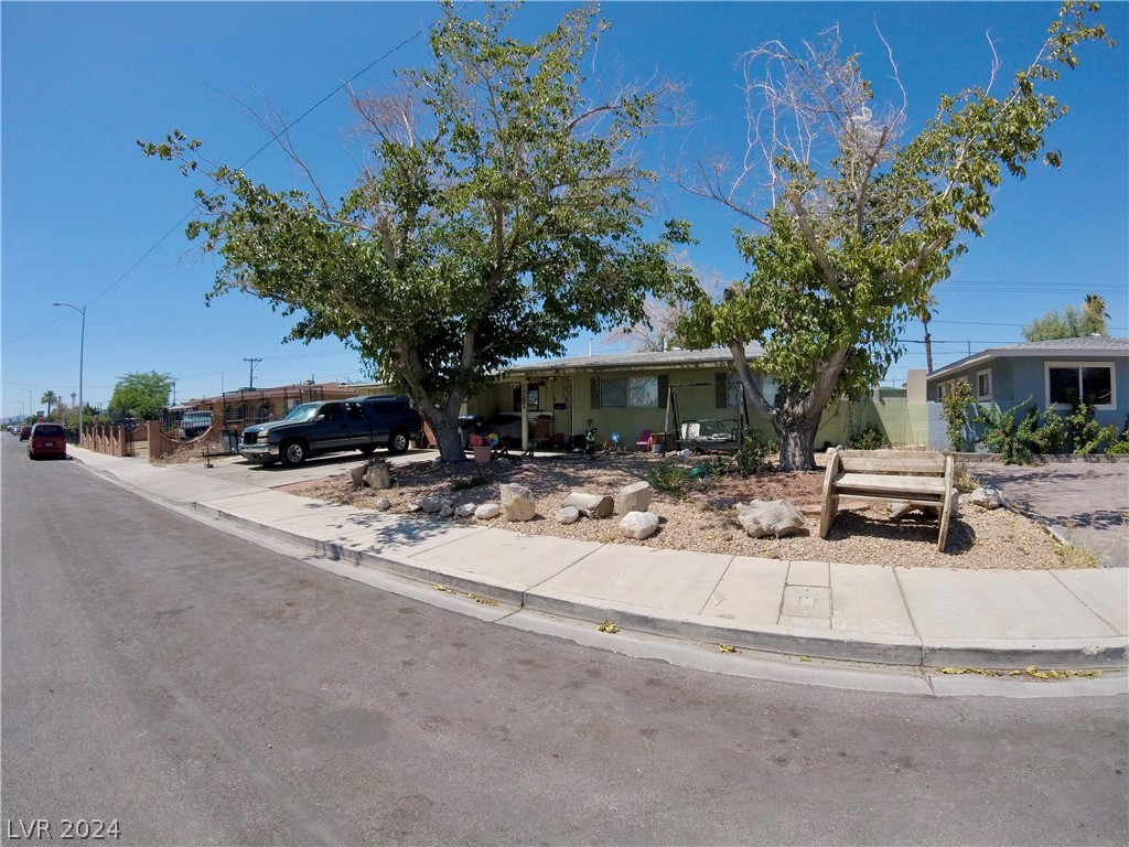 Arrowhead Ave, Las Vegas, NV 89106
