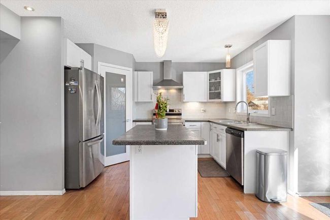 49 Shawbrooke Close Sw, House other with 4 bedrooms, 4 bathrooms and 4 parking in Calgary AB | Image 9