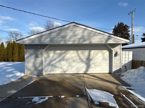 14955 Helen St, Southgate, MI, 48195-1972 | Card Image