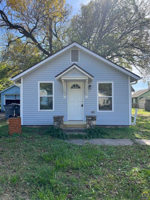 2011 W 7th Ave, Emporia, KS, 66801-6451 | Card Image