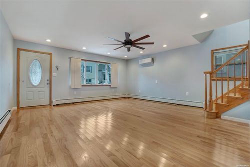 42 W 10th Rd, Broad Channel, NY, 11693-1114 | Card Image