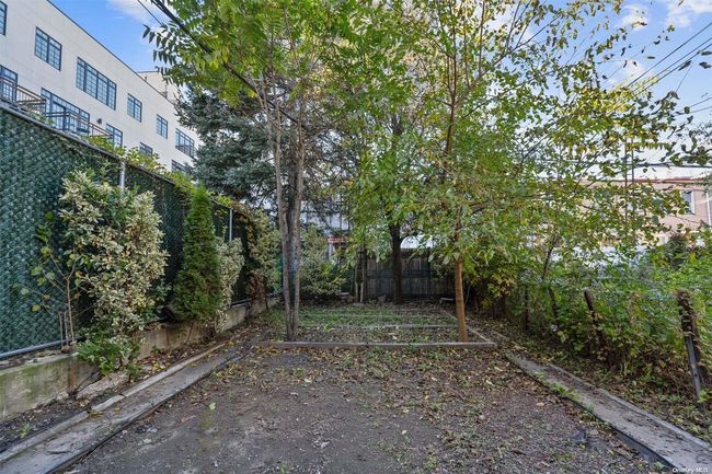 16-11 Cornelia St, Home with 7 bedrooms, 3 bathrooms and null parking in Ridgewood NY | Image 15