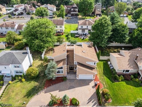 26 Benjamin Dr, Springfield, NJ, 07081-3019 | Card Image