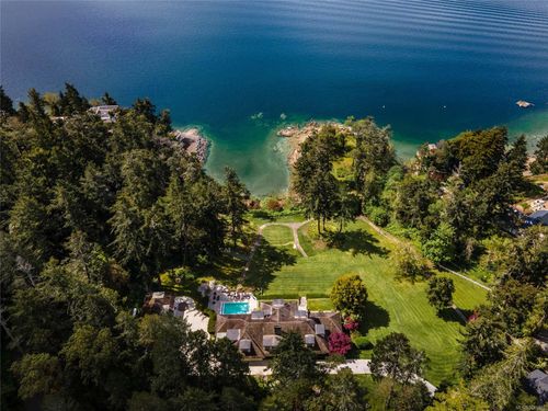 605 Senanus Dr, Saanichton, BC, V8M1S6 | Card Image