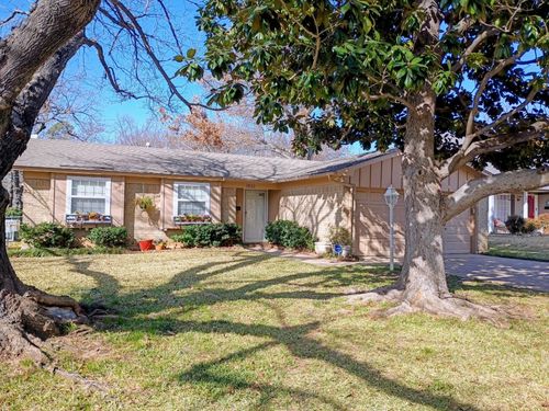 1833 Larkspur Dr, Arlington, TX, 76013-3432 | Card Image