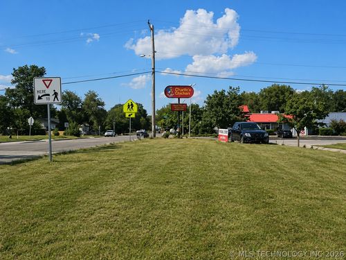 4801 S 33rd West Ave, Tulsa, OK, 74107-7423 | Card Image