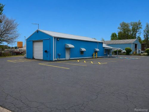 20401 Gudith Rd, Brownstown Twp, MI, 48183-1060 | Card Image