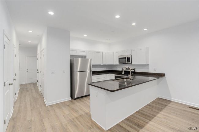 Model photos of townhomes. | Image 7