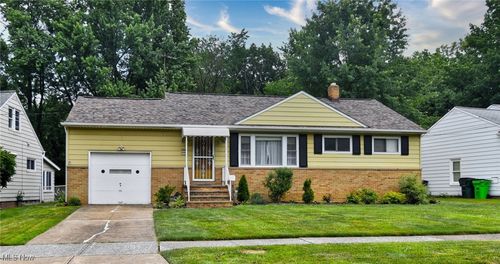 9421 David Rd, Garfield Heights, OH, 44125-2147 | Card Image