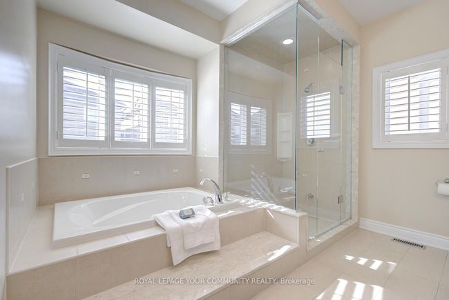 24 Rock Elm Crt, House other with 5 bedrooms, 4 bathrooms and 4 parking in Maple ON | Image 37