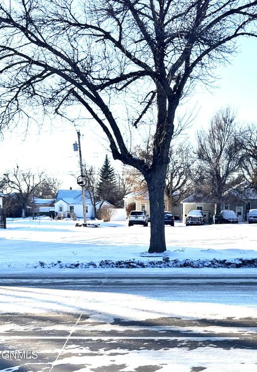 917 Main Street, Williston, ND, 58801 | Card Image