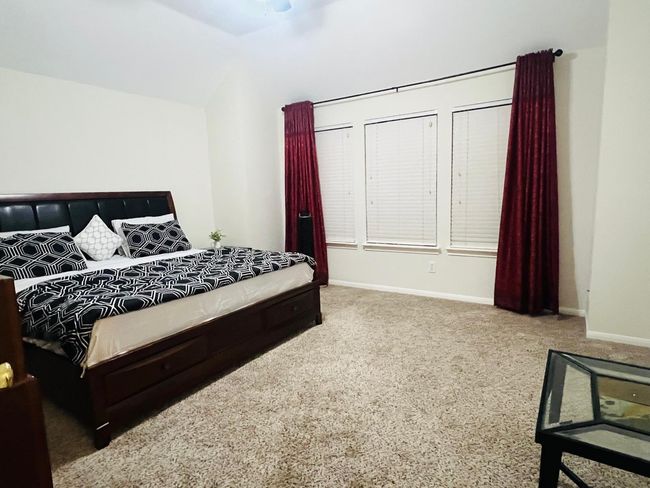 Primary Bedroom | Image 17