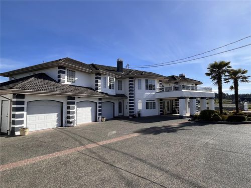 7112 Puckle Rd, Saanichton, BC, V8M1W4 | Card Image
