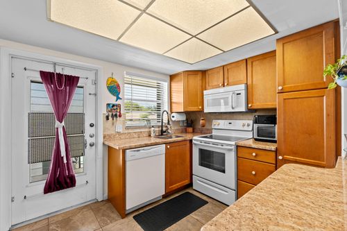 203-312 Ne 17th Ave, Boynton Beach, FL, 33435-2558 | Card Image