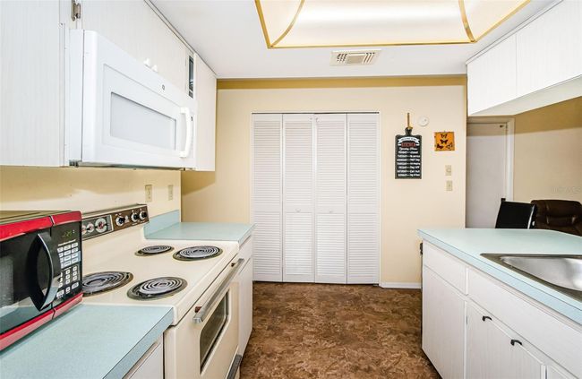 Kitchen | Image 29