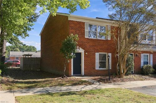 385 Susan Constant Dr, Newport News, VA, 23608-2662 | Card Image