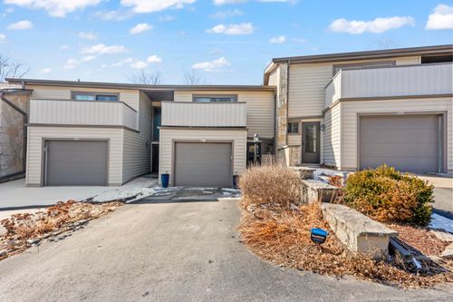 987 Lake Country Ct, Oconomowoc, WI, 53066-3936 | Card Image