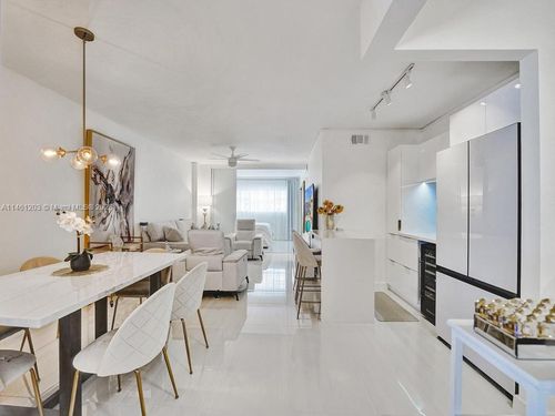 apt-312-300 Golden Isles Dr, Hallandale Beach, FL, 33009-5883 | Card Image