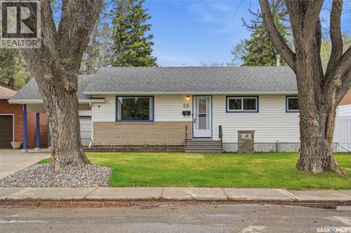 35 Harrison Cres, Saskatoon, SK, S7J2K9 | Card Image