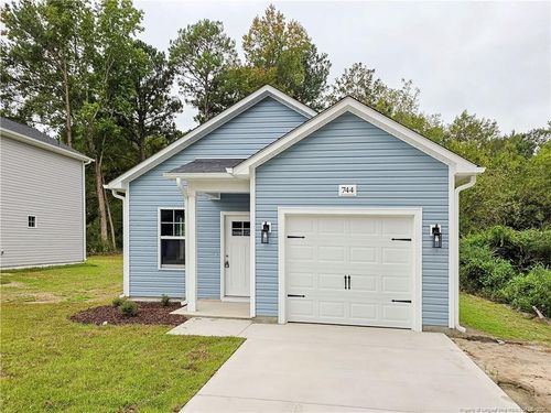 744 Chapel Hill Rd, Spring Lake, NC, 28390-2164 | Card Image