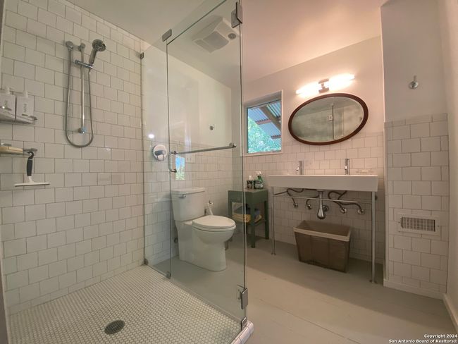 412 Lebouf Rd, House other with 3 bedrooms, 3 bathrooms and null parking in Utopia TX | Image 13