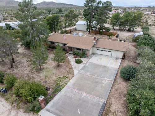 2009 S Inyo St, Ridgecrest, CA, 93555-7550 | Card Image