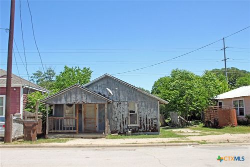 730 Chihuahua St, Lockhart, TX, 78644-3567 | Card Image