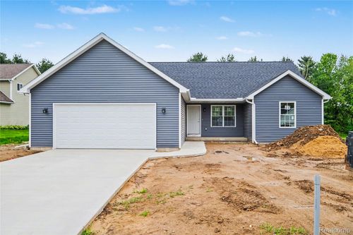 2423 Whisper Ridge Dr, Burton, MI, 48509-2617 | Card Image