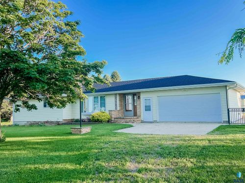 515 151st St, Luverne, MN, 56156-4049 | Card Image