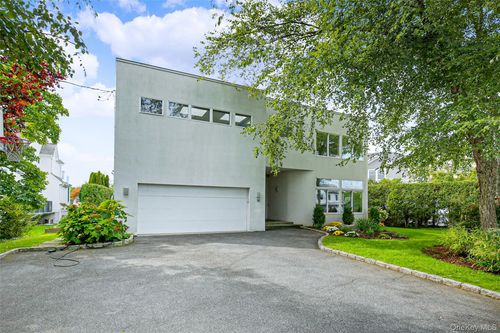 14 Old Colony Dr, Larchmont, NY, 10538-3811 | Card Image