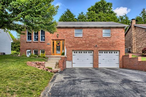 1125 Acorn Dr, Greensburg, PA, 15601-5323 | Card Image
