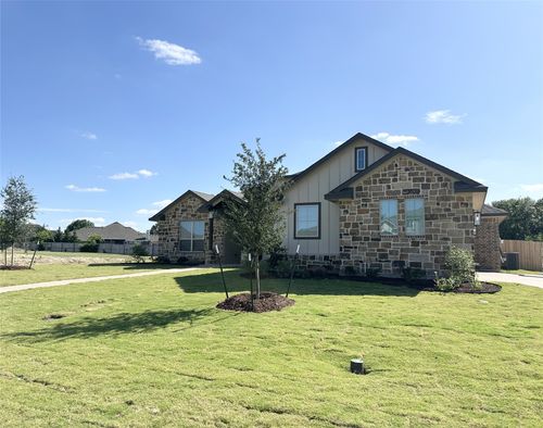 1032 Queen Elizabeth Dr, McGregor, TX, 76657-4001 | Card Image
