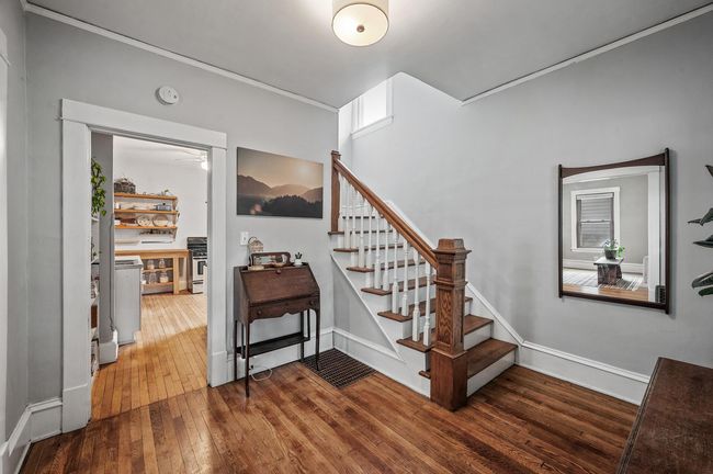Charming entry | Image 4