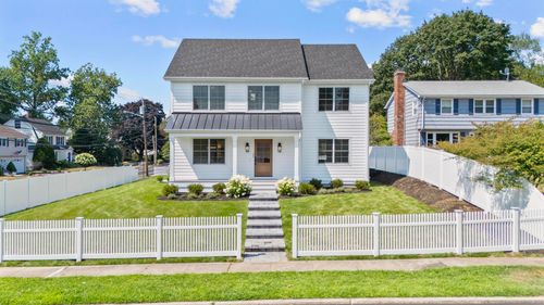 15 Barton Rd, Fairfield, CT, 06824-4501 | Card Image