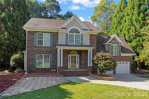 220 35th Ave Ne, Hickory, NC, 28601-9070 | Card Image