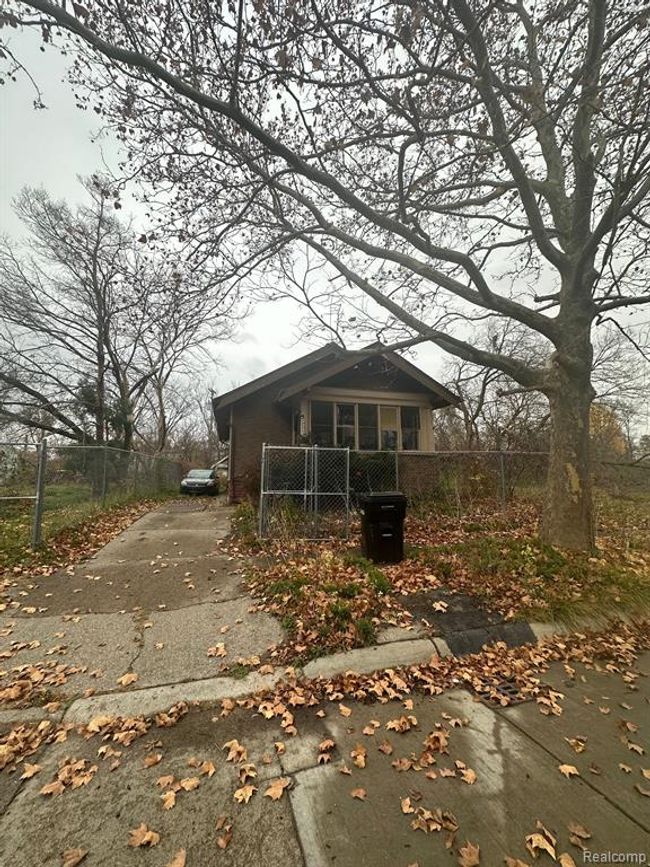 8866 Aurora Street, Home with 2 bedrooms, 1 bathrooms and null parking in Detroit MI | Image 1