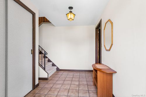 103 Parkview Rd, Elmsford, NY, 10523-3819 | Card Image