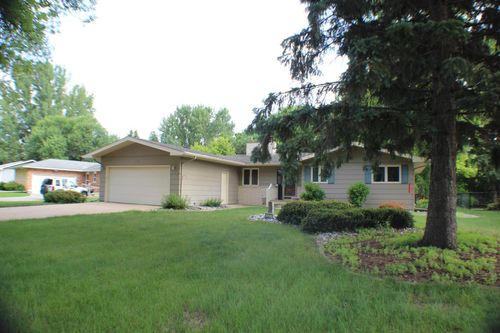 421 Dale Ave, Moorhead, MN, 56560-4909 | Card Image