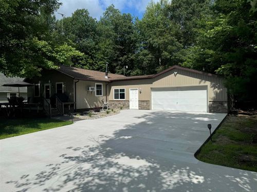 886 Springwood Drive, Prudenville, MI, 48651 | Card Image