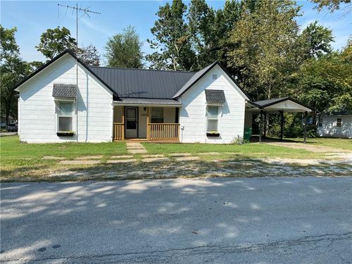 604 N Kentucky St, Adrian, MO, 64720-8301 | Card Image