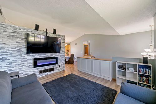 702 4th Ave Sw, Isanti, MN, 55040-5295 | Card Image