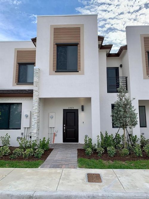 0-21025 Ne 8th Ave, Miami, FL, 33179-1377 | Card Image