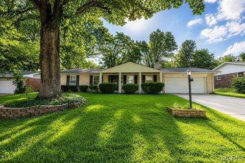 121 Williamsburg Dr, Belleville, IL, 62221-3156 | Card Image