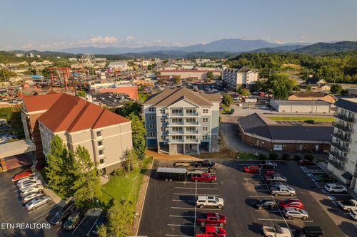 201-129 Sugarfoot Way, Pigeon Forge, TN, 37863-6204 | Card Image