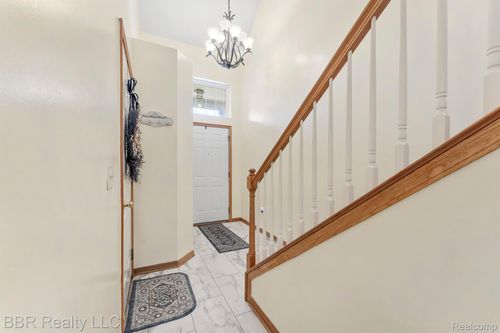 81-5485 Greenway Dr, Trenton, MI, 48183-7207 | Card Image