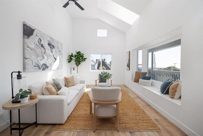Living room in the above garage​​‌​​​​‌​​‌‌​‌‌​​​‌‌​​‌‌​‌​​​​​‌ apartment | Image 42