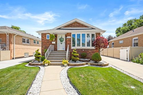 5755 S Nashville Ave, Chicago, IL, 60638-3320 | Card Image