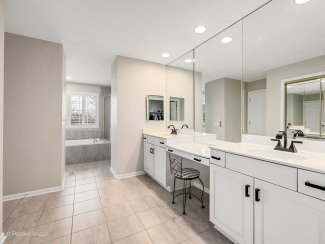 308 Roscommon Ct, Townhouse with 2 bedrooms, 3 bathrooms and 2 parking in Glen Ellyn IL | Image 17