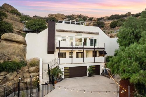 22870 Trigger St, Chatsworth, CA, 91311-2657 | Card Image