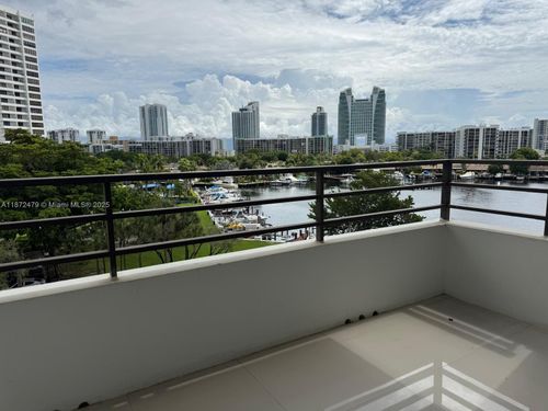 apt-223-500 Three Islands Blvd, Hallandale Beach, FL, 33009-2802 | Card Image